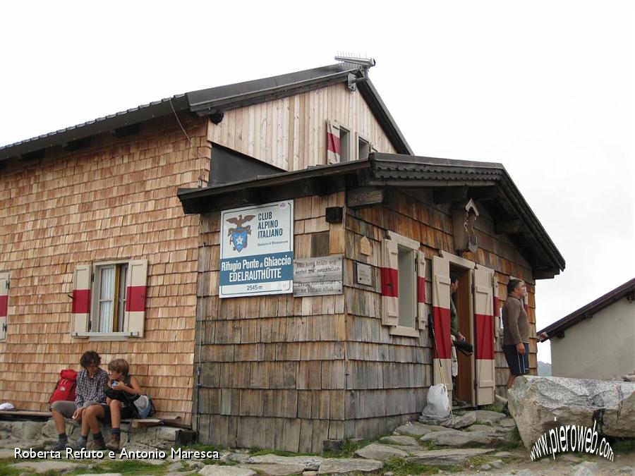 55 Rifugio Ponte di Ghiaggio.JPG